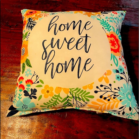 New 16 by 15” pillow. Home sweet home - Picture 1 of 4